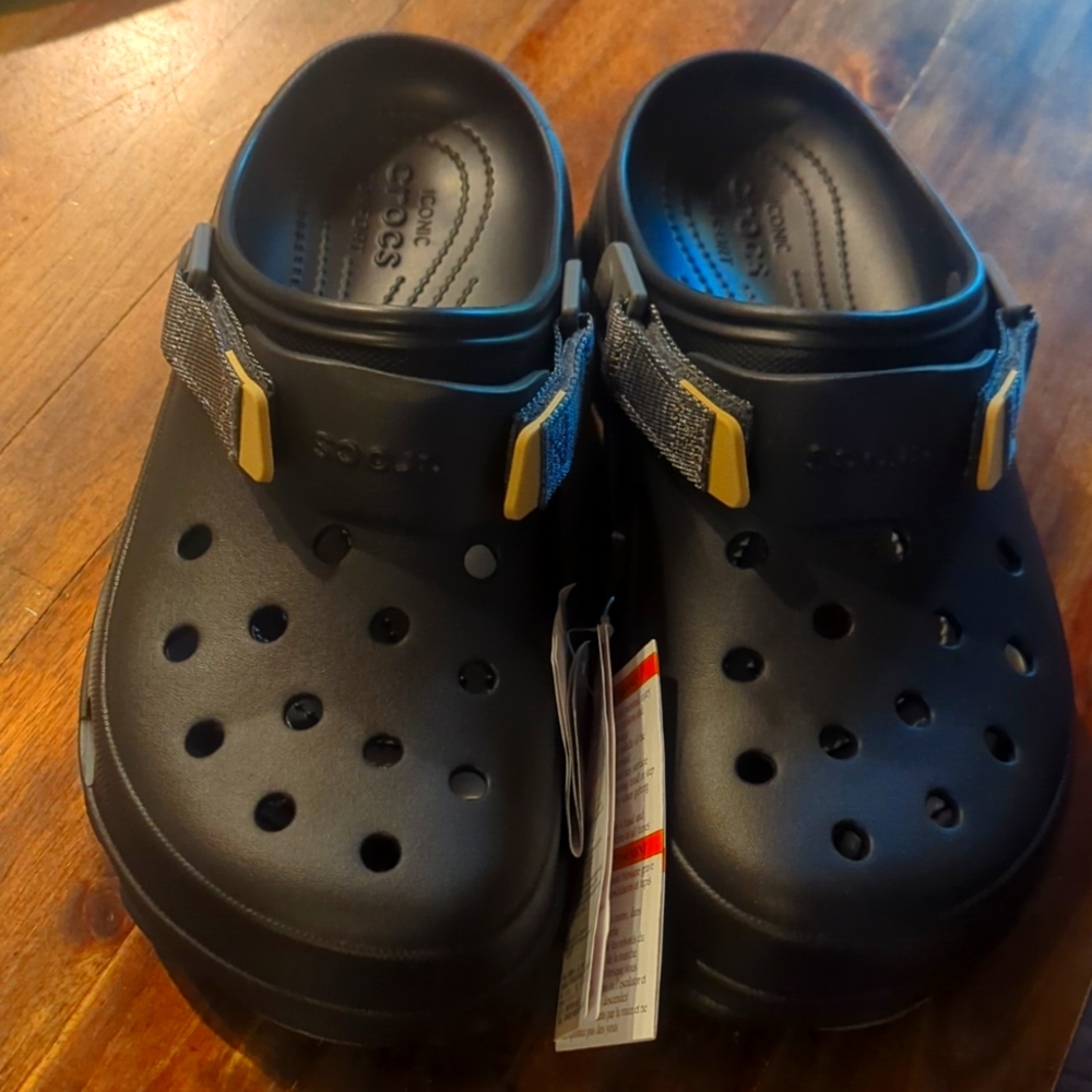 Men's Crocs black new with tags!